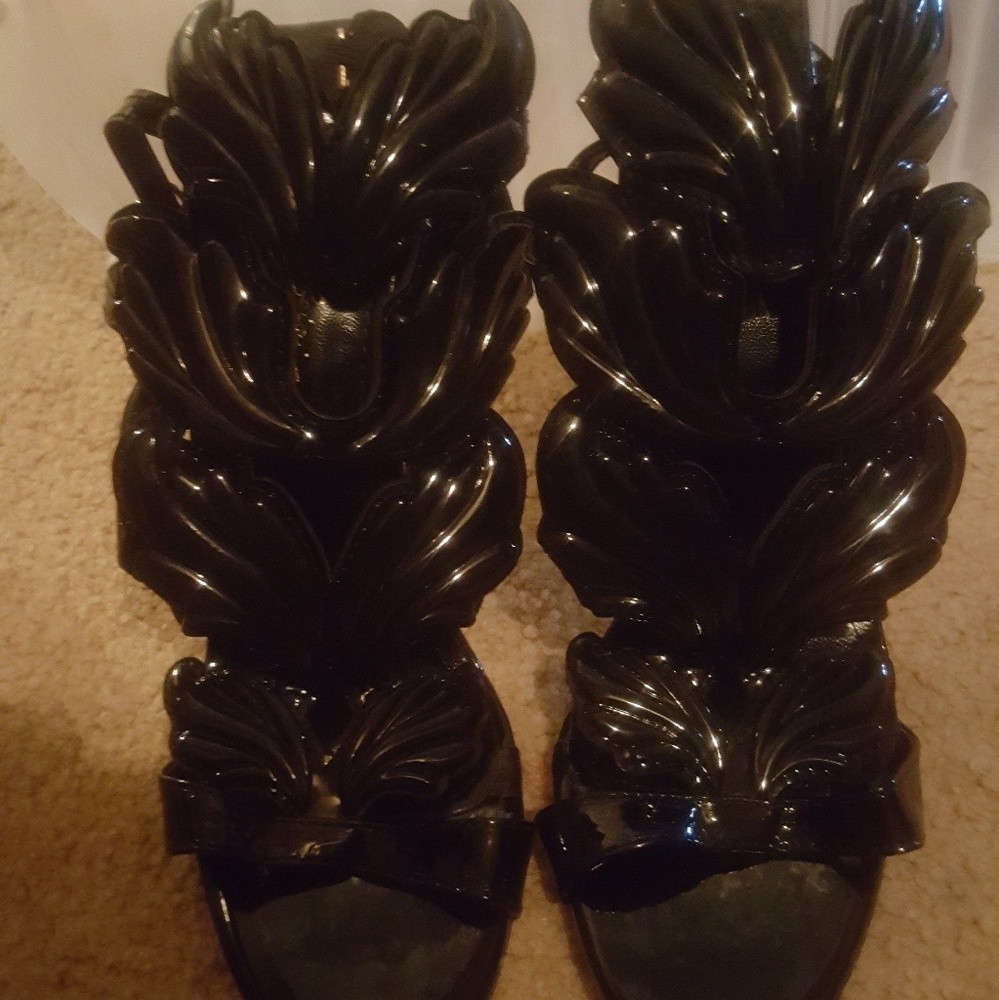 Black (brand new) leaf accent heels